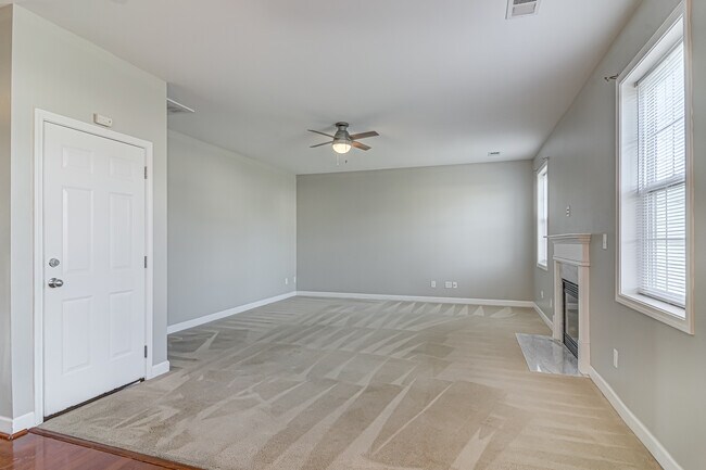 Foto del edificio - 4612 Dry Creek Ct