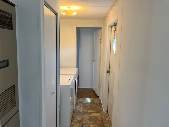 Foto del edificio - 3BR/2BA Mobile Home with Storage Unit Included - Available Now!