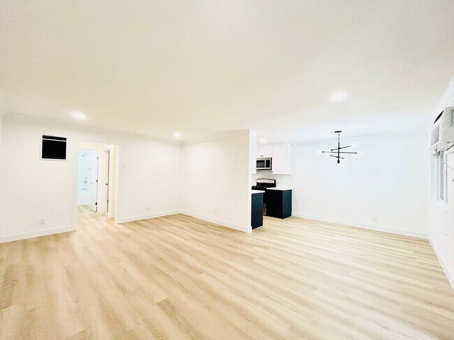 Building Photo - cas127