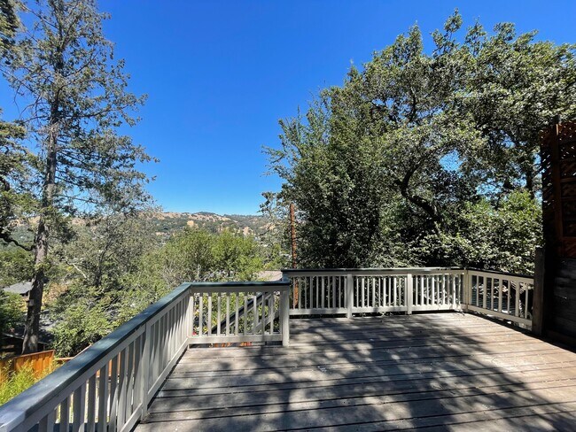 Foto del edificio - 252 Scenic Ave