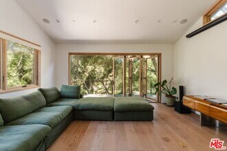 Building Photo - 1149 Old Topanga Canyon Rd
