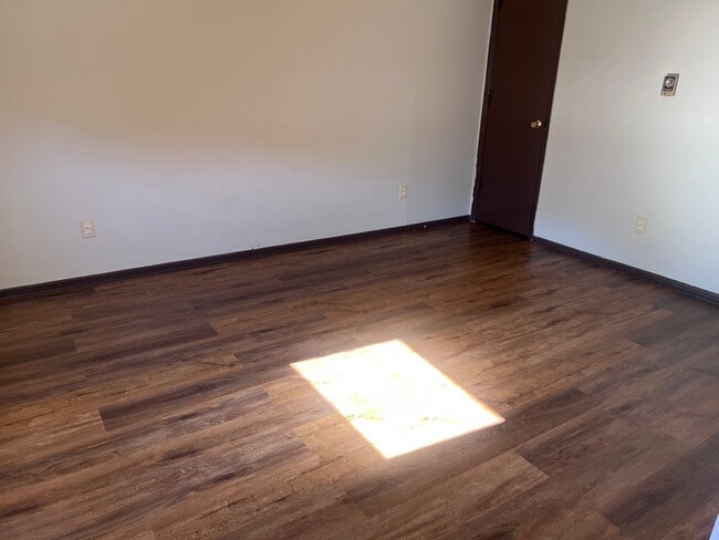 Foto del edificio - 1670 E Midland Trail