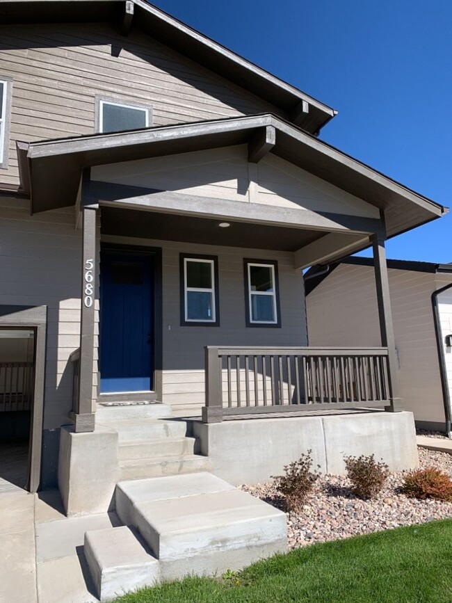 Building Photo - Exquisite 3 Bed 2.5 Bath Single Family Hom...