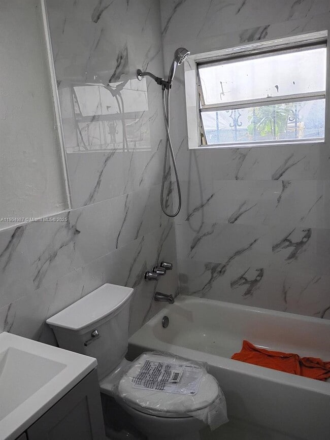 Foto del edificio - 3210 NW 22nd Ave