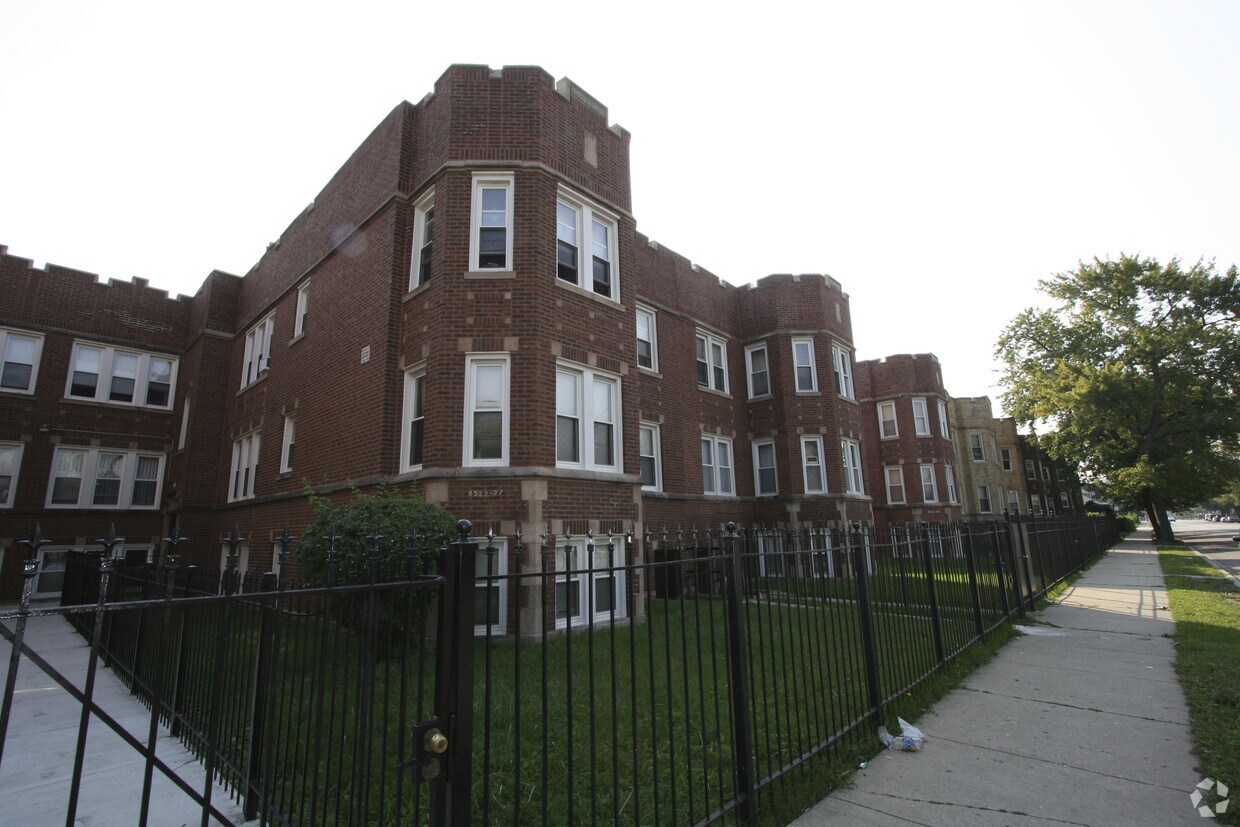 Building Photo - 6529 S California Ave