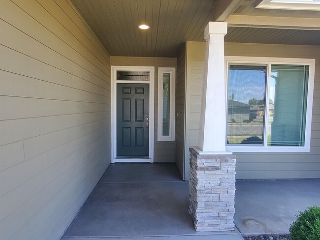 Building Photo - WEST KENNEWICK RENTAL AVAILABLE APRIL 1 2024