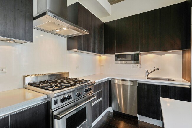 Building Photo - 600 N Fairbanks Ct