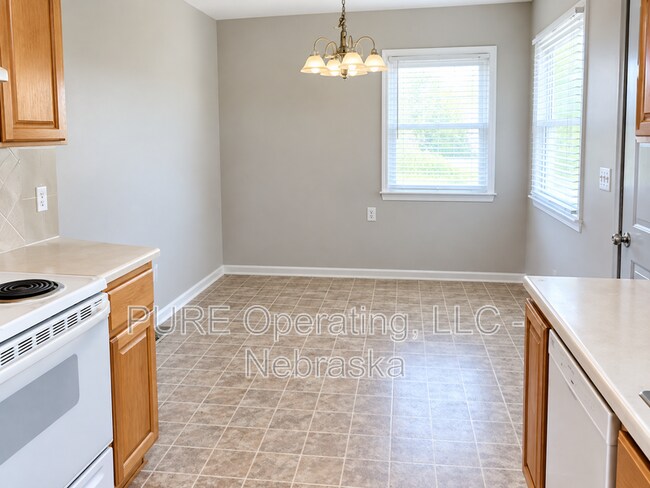 Building Photo - 3107 S 44th St