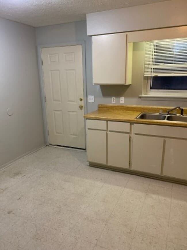 Building Photo - Monthly Paid Rent