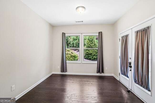 Foto del edificio - 728 Lansing Grove Way