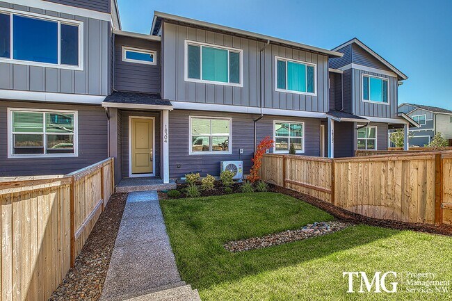 Building Photo - New Construction 3 Bed 2.5 Bath Townhome i...
