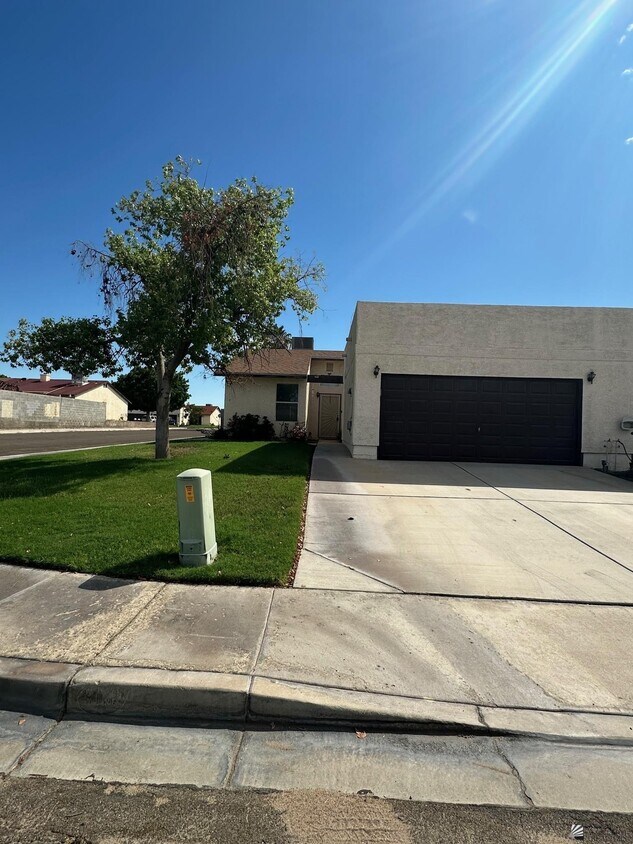 Foto principal - 1605 W Santa Maria Way
