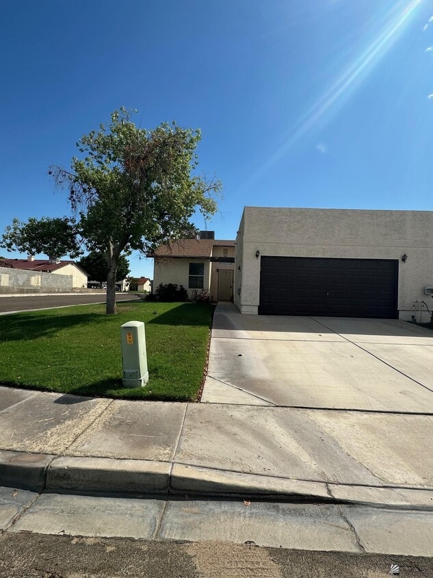 Primary Photo - 1605 W Santa Maria Way