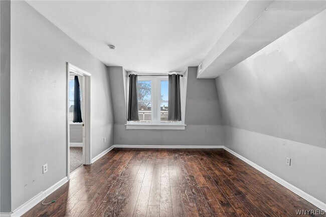 Foto del edificio - 2111 Seneca St