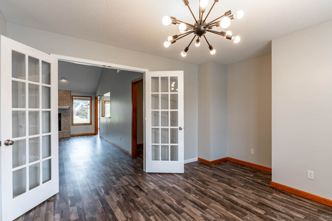 Foto del edificio - 4611 DuPont Oaks Pl