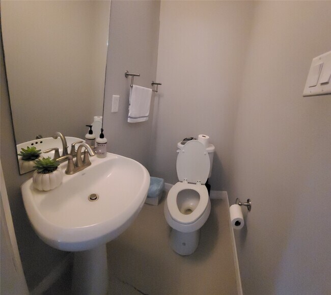 Foto del edificio - 1413 Holly St