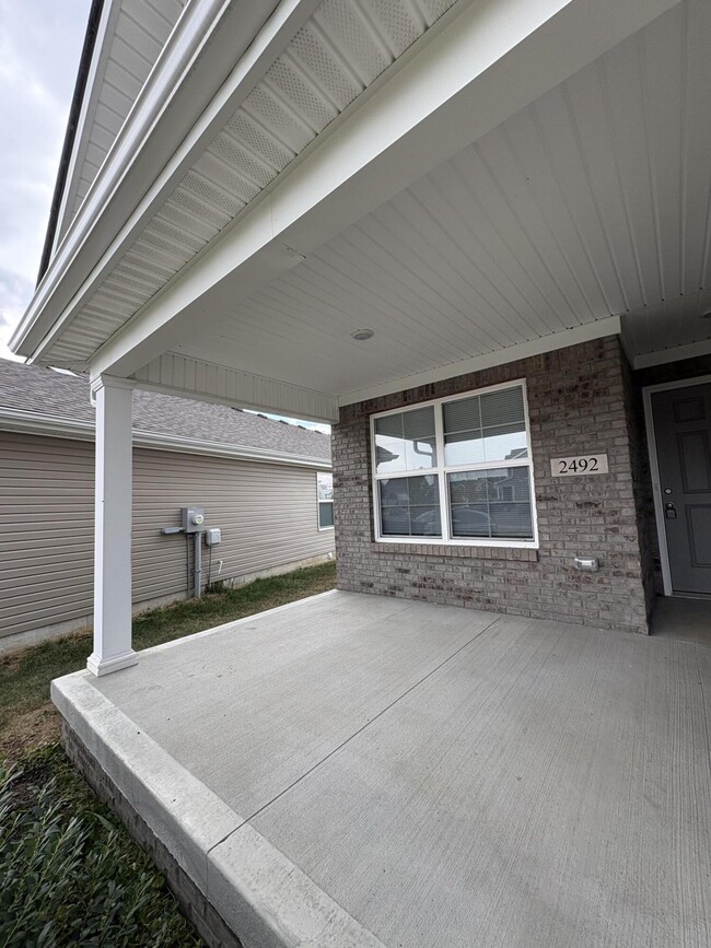 Building Photo - 2492 Feathersound Wy