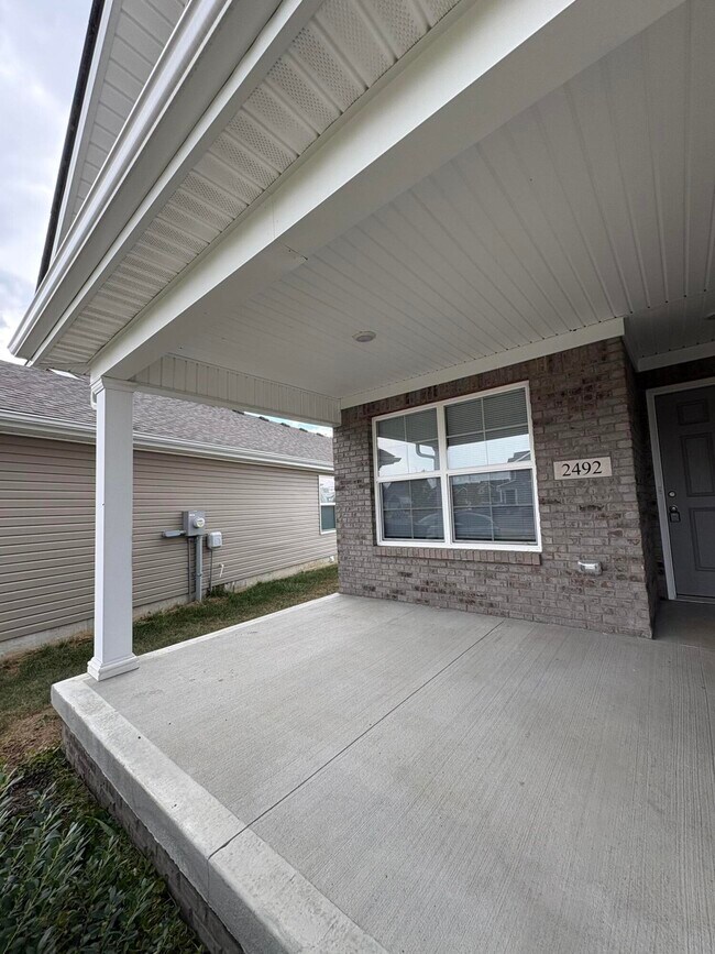 Foto del edificio - 2492 Feathersound Wy