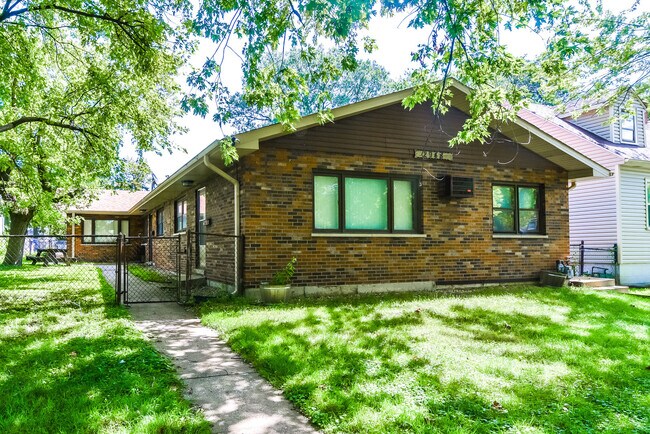 Building Photo - 2948 Everett St