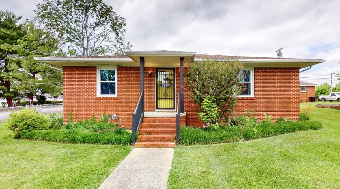 Primary Photo - 320 Campbell Ave