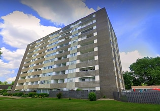 Building Photo - 1100 Erie Ave