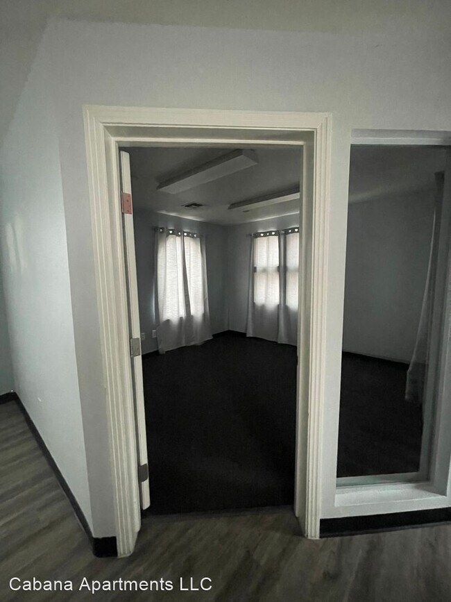 Building Photo - Studio, 2 bath House - 420 S. Jones