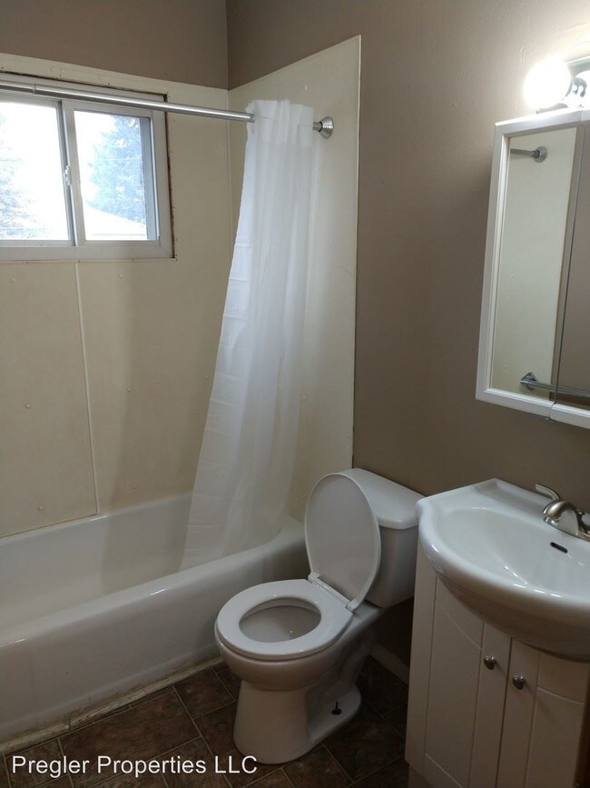 225 Miriam Dr Unit B, Waterloo, IA 50702 Condo for Rent in Waterloo, IA