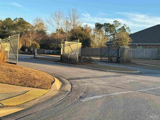 Foto del edificio - 7879 Burnside Lp