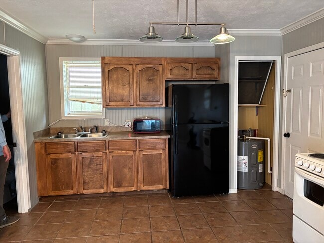 Building Photo - 4541 Young Ln