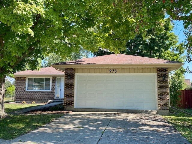Primary Photo - 975 Dearborn Cir