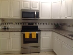 Building Photo - 16246 Laurel Dr