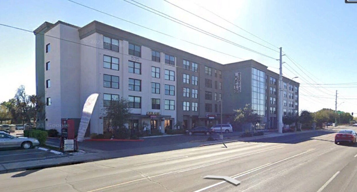 Primary Photo - Lofts on Thomas