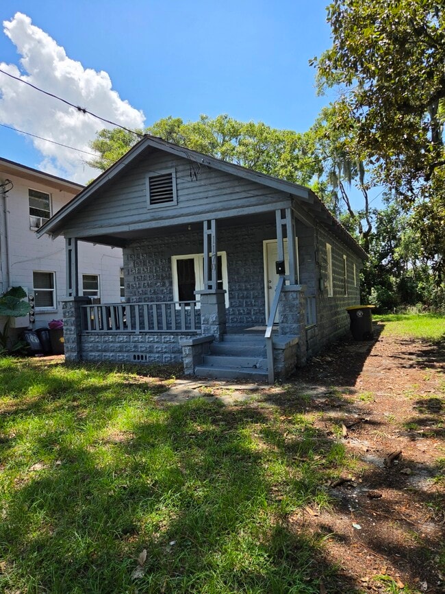 Building Photo - 1170 W 21st St