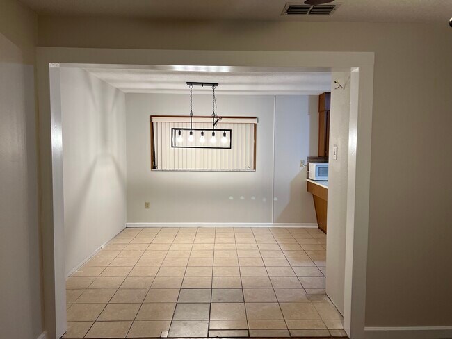 Dining Area light and open - 3965 Bailey Rd