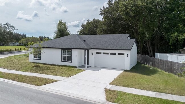 Building Photo - 200 Bridle Path