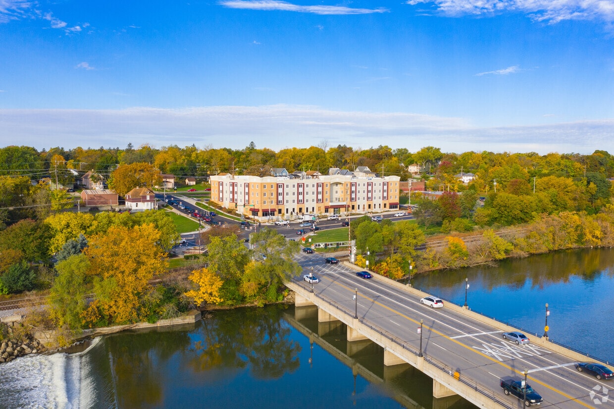 Fox River Crossing 300 N State St Elgin, IL 60123