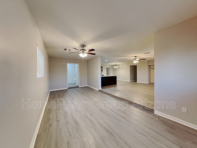 Foto del edificio - 2241 W Hartford Ave