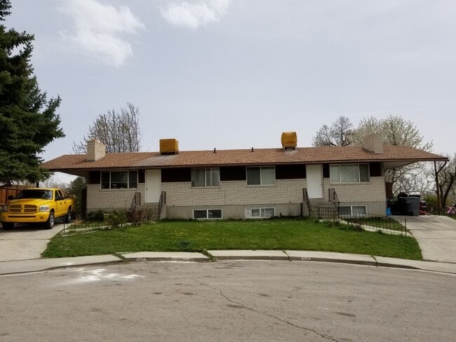 Building Photo - 311 S Cherry Hill Dr
