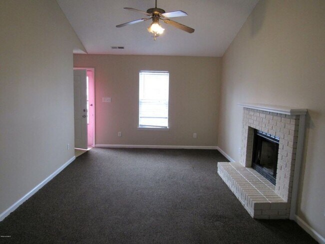 Foto del edificio - 2 BR 2 BA Duplex