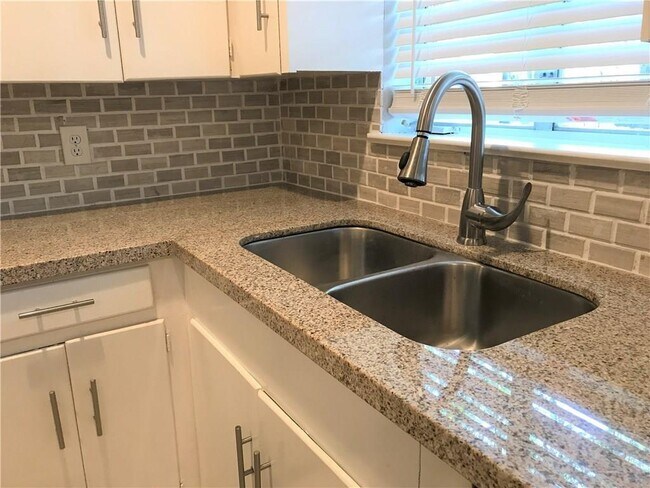 Foto del edificio - 6619 E Mockingbird Ln