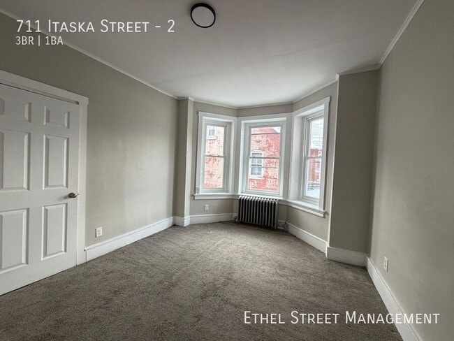 Foto del edificio - 711 Itaska St