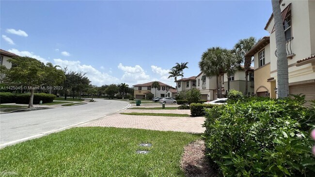Foto del edificio - 3 br, 2.5 bath Townhome - 6006 NW 118th Dr