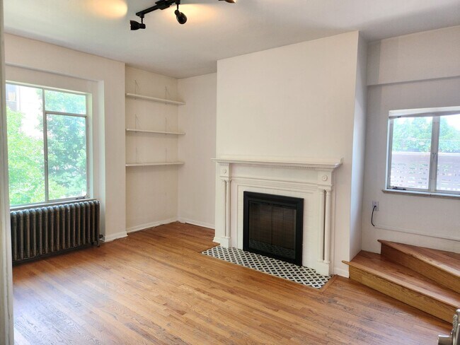 Building Photo - 1100 E 16th Ave