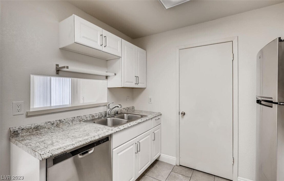 Building Photo - 6750 Del Rey Ave