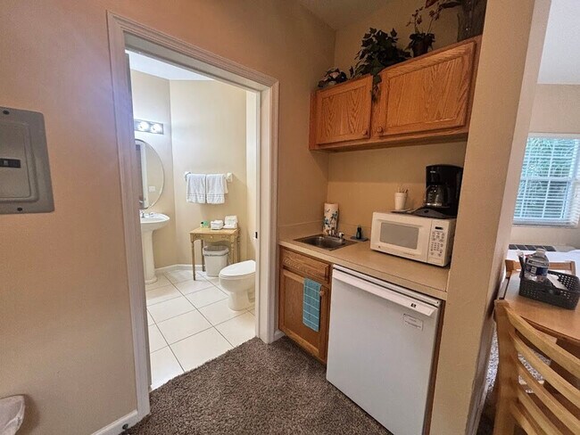 Foto del edificio - 8229 Mulligan Cir