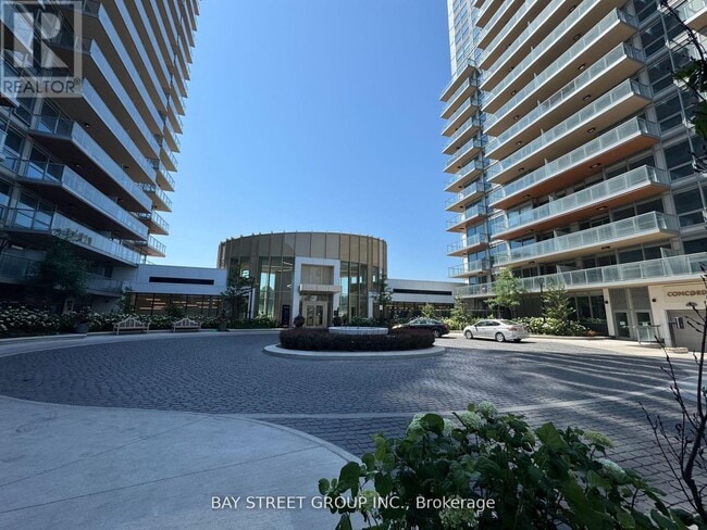 Building Photo - 27-1527 McMahon Dr