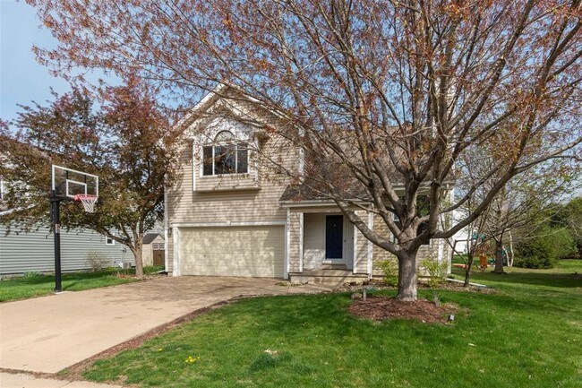 Building Photo - 5002 N Willowbend Rd NE