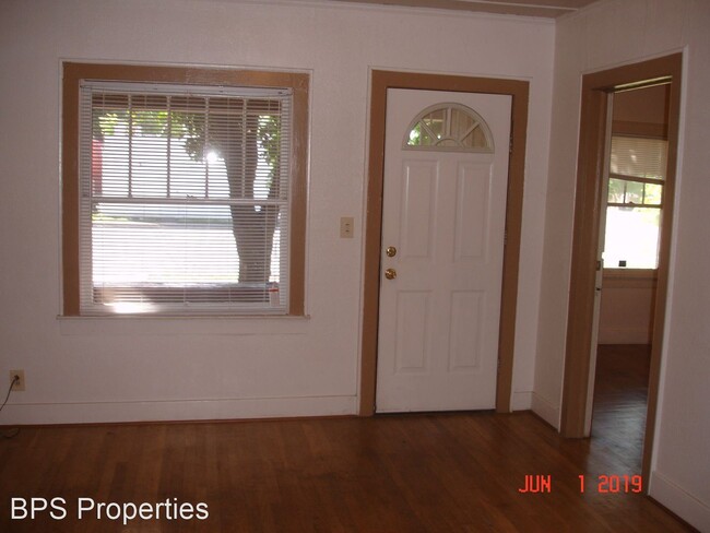 3 br, 1 bath House - 1032 West 2nd Street - 4