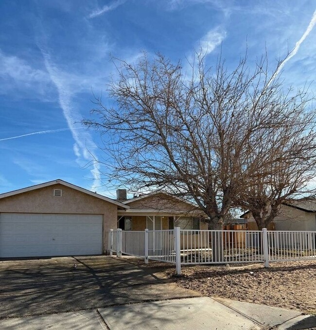 Foto del edificio - Adelanto Family Neighborhood! $2,100 3 Bedroom, 2 Bath Single Family Home for Rent