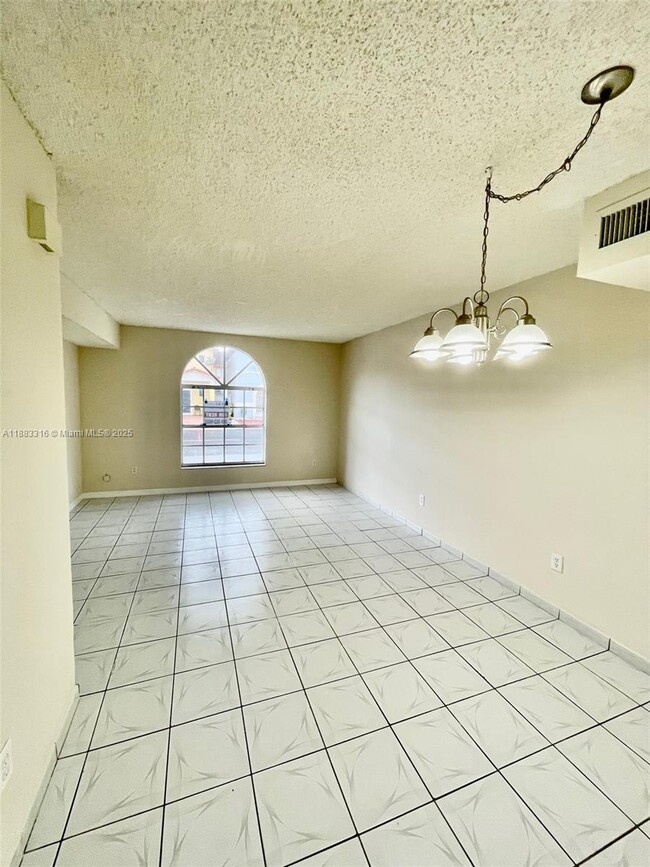 Foto del edificio - 7211 W 24th Ave